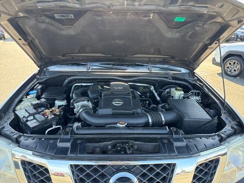 Used 2014 Nissan Frontier SL w/ SL Moonroof Package image 29