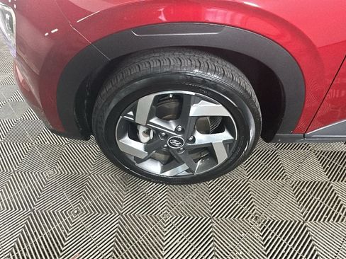 Used 2025 Hyundai Venue SEL FWD image 11