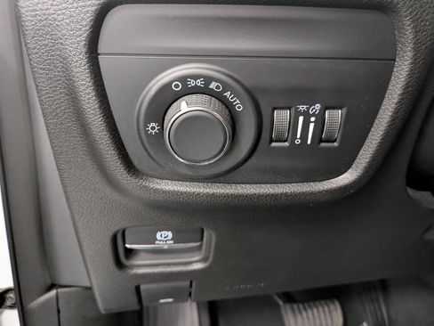 Used 2024 Jeep Grand Cherokee Altitude image 20