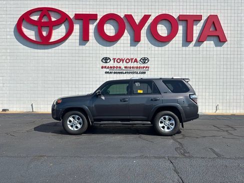 Used 2017 Toyota 4Runner SR5 Premium RWD image 4