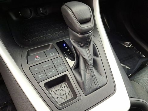 Certified 2022 Toyota RAV4 XLE image 12