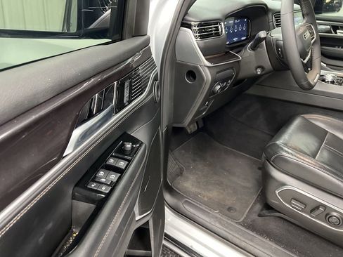 Used 2024 Jeep Wagoneer 2WD image 20