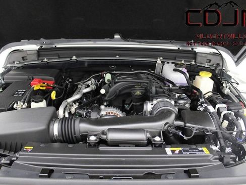 Used 2023 Jeep Gladiator Rubicon w/ Cold Weather Group AWD/4WD image 10