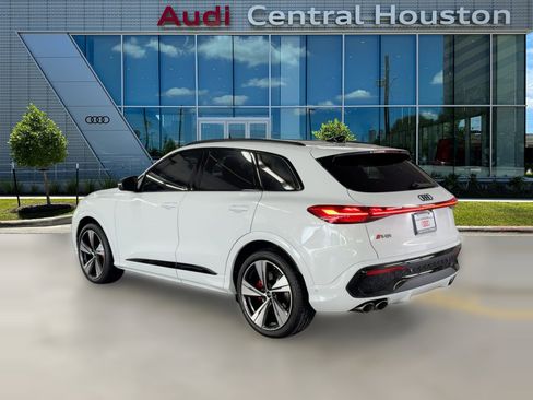 New 2025 Audi SQ5 Prestige image 3