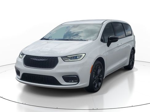 New 2026 Chrysler Pacifica Select FWD image 2