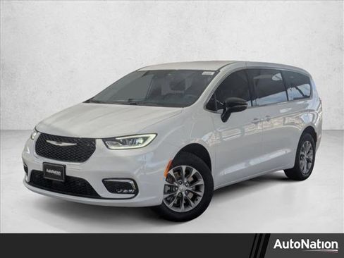 New 2026 Chrysler Pacifica Select image 1