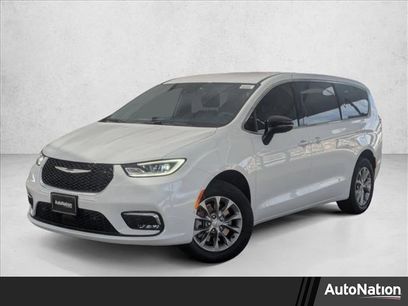 New 2026 Chrysler Pacifica Select