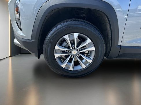 Used 2026 Chevrolet Equinox LT FWD image 10