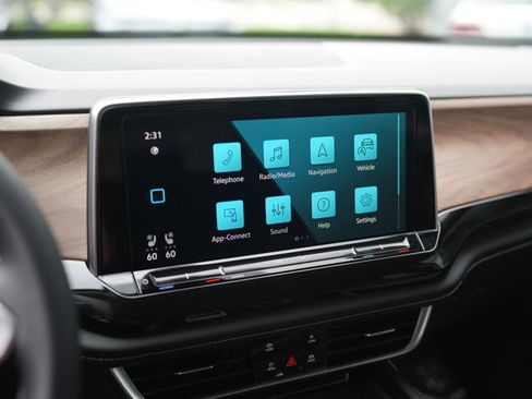 Used 2025 Volkswagen Atlas SE AWD/4WD image 14