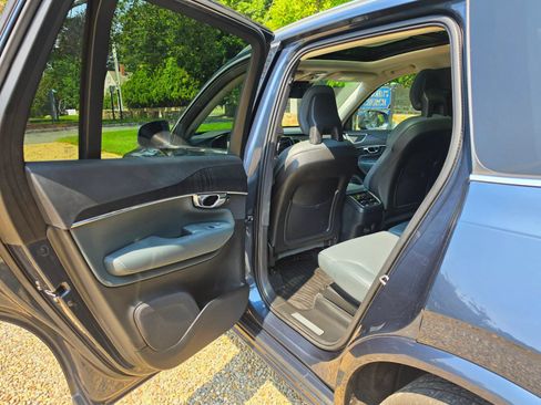 Used 2020 Volvo XC90 T6 Momentum w/ Protection Package Premier AWD/4WD image 16