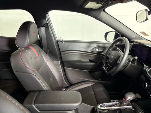 Used 2025 Chevrolet Trax RS w/ Driver Confidence Package FWD image 31