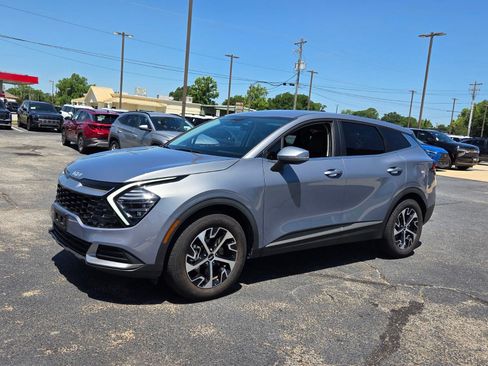 Used 2025 Kia Sportage EX FWD image 3