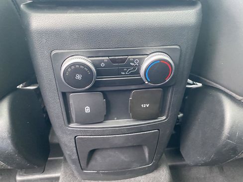 Used 2022 Ford Explorer XLT w/ Equipment Group 202A AWD/4WD image 19
