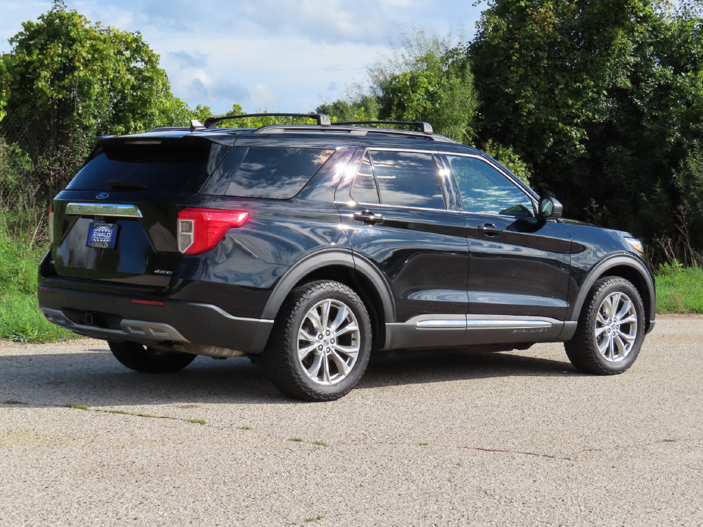 Used 2021 Ford Explorer XLT AWD/4WD image 3
