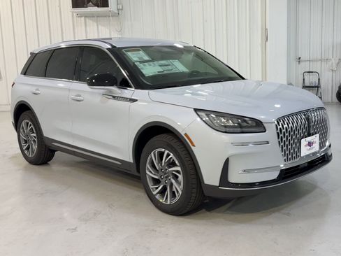 New 2026 Lincoln Corsair Premiere image 3