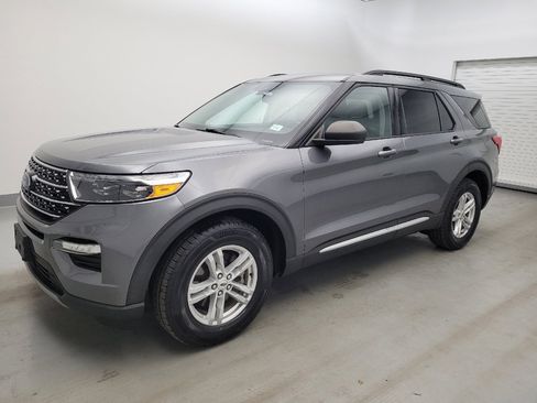 Used 2021 Ford Explorer XLT w/ Equipment Group 202A AWD/4WD image 2