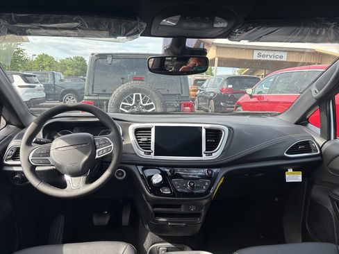New 2027 Chrysler Pacifica Select AWD/4WD image 5
