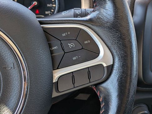 Used 2019 Jeep Renegade Trailhawk w/ LED Lighting Group AWD/4WD image 23