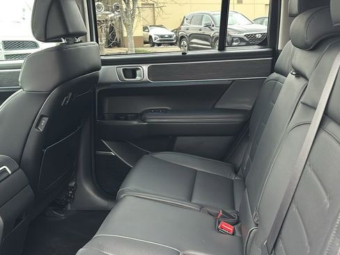 Used 2025 Hyundai Santa Fe Limited image 30