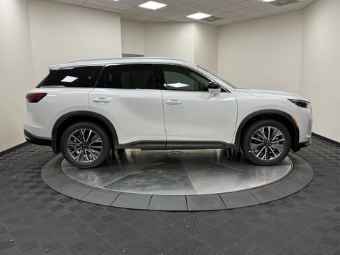 Certified 2027 INFINITI QX60 Luxe w/ Cargo Package FWD image 8