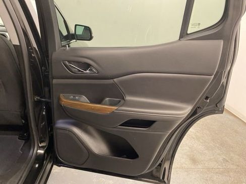 Used 2023 GMC Acadia SLE w/ Driver Convenience Package image 28