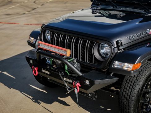 Used 2024 Jeep Gladiator Sport image 26