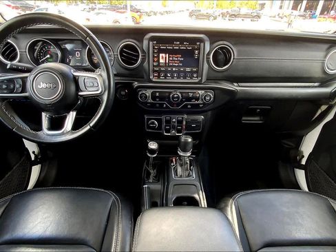 Used 2022 Jeep Wrangler Unlimited Sahara image 14