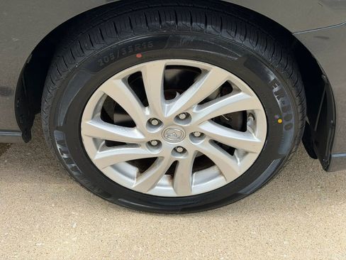 Used 2012 MAZDA MAZDA5 Sport FWD image 12