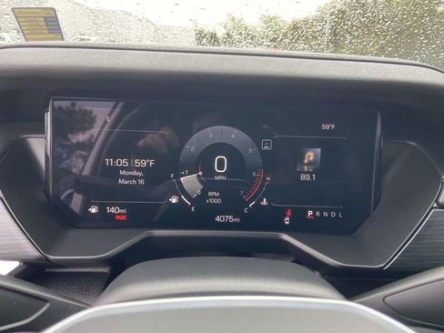 Used 2025 GMC Acadia Elevation image 24