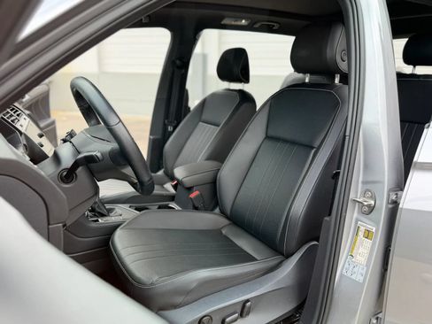 Used 2022 Volkswagen Tiguan SE R-Line FWD image 18