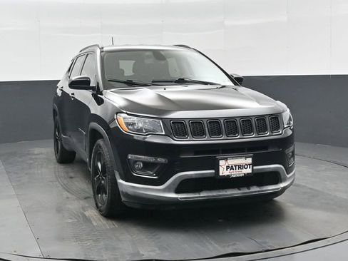 Used 2018 Jeep Compass Latitude FWD image 10