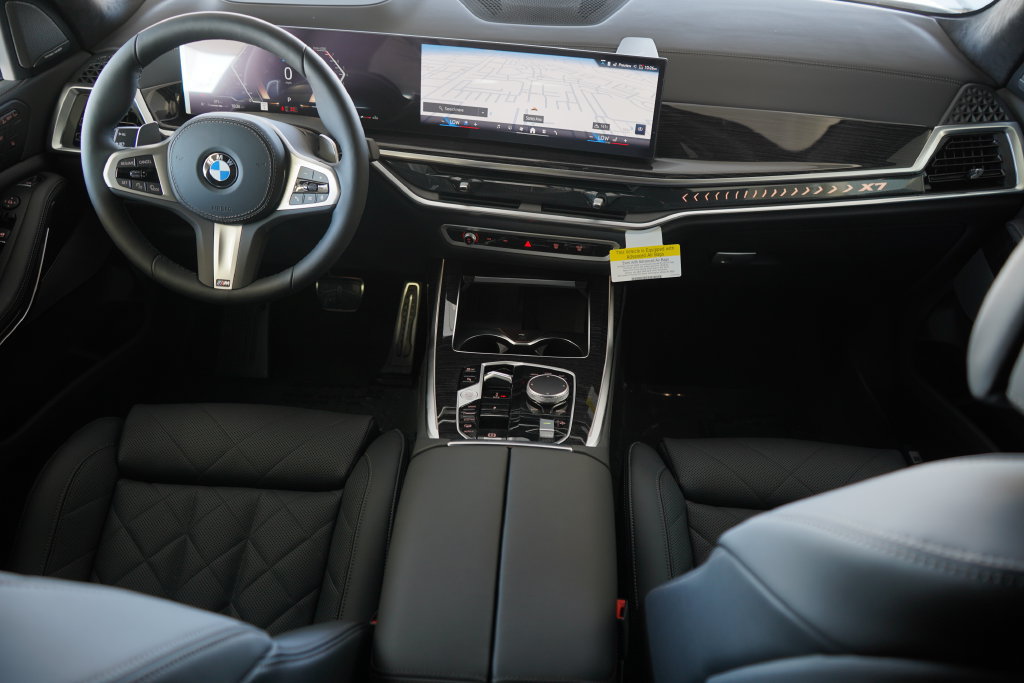 Used 2026 BMW X7 xDrive40i w/ M Sport Package AWD/4WD image 14