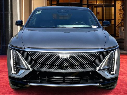 Used 2025 Cadillac Lyriq Luxury image 3