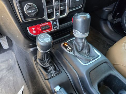 Used 2020 Jeep Gladiator Rubicon w/ Dual Top Group AWD/4WD image 19