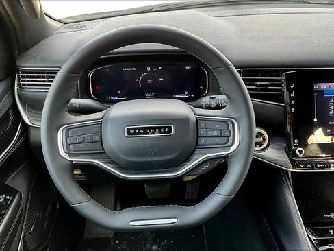 Used 2024 Jeep Wagoneer L Series II w/ Flexible Seating Group image 5