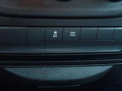 Used 2016 RAM 1500 Classic SLT AWD/4WD image 16