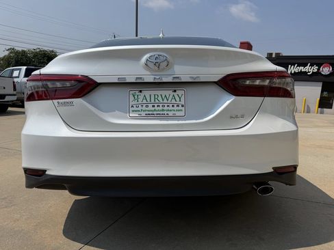 Used 2022 Toyota Camry XLE FWD image 7