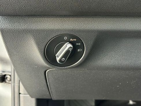 Used 2024 Volkswagen Jetta SE w/ Panoramic Sunroof Package image 24