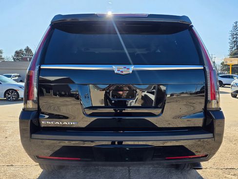 Used 2020 Cadillac Escalade Luxury image 24