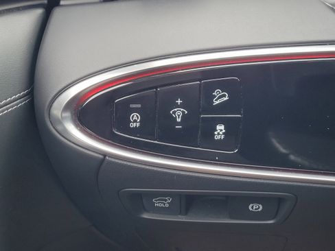 Used 2022 Genesis GV70 2.5T w/ Advanced Package image 17