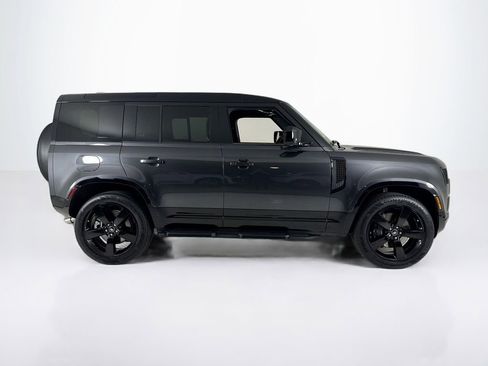 Used 2025 Land Rover Defender 110 X-Dynamic SE image 6