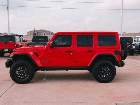 Used 2025 Jeep Wrangler Unlimited Rubicon image 4