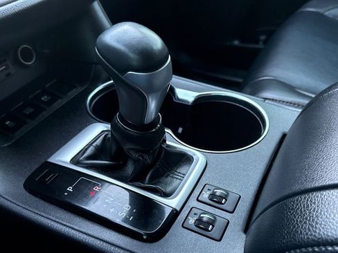 Used 2019 Toyota Highlander XLE image 27