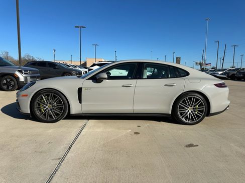 Used 2018 Porsche Panamera 4 image 8
