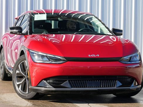 Used 2022 Kia EV6 Wind image 2