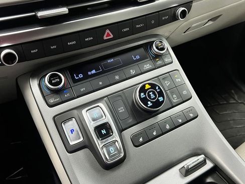 Used 2023 Hyundai Palisade Limited AWD/4WD image 11