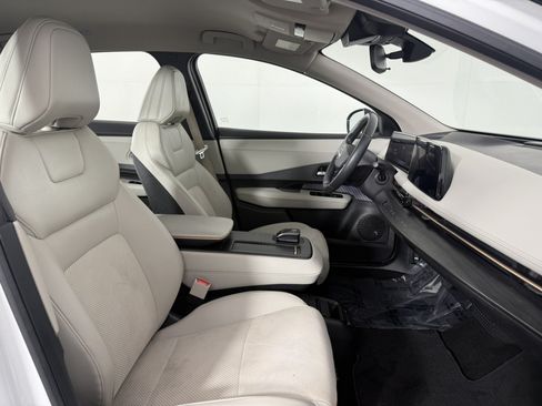 Used 2024 Nissan Ariya AWD image 10