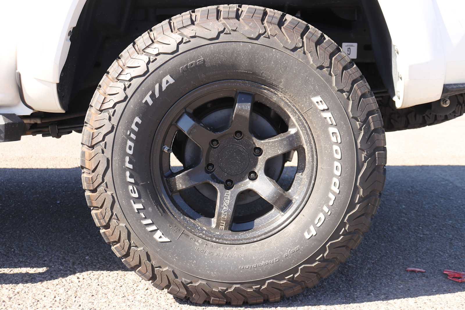 Used 2020 Toyota Tacoma SR5 w/ Blackout Package AWD/4WD image 9