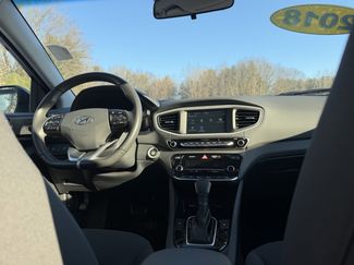 Used 2018 Hyundai Ioniq SEL video 2