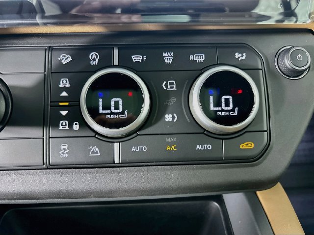 New 2026 Land Rover Defender 110 X-Dynamic SE AWD/4WD image 17